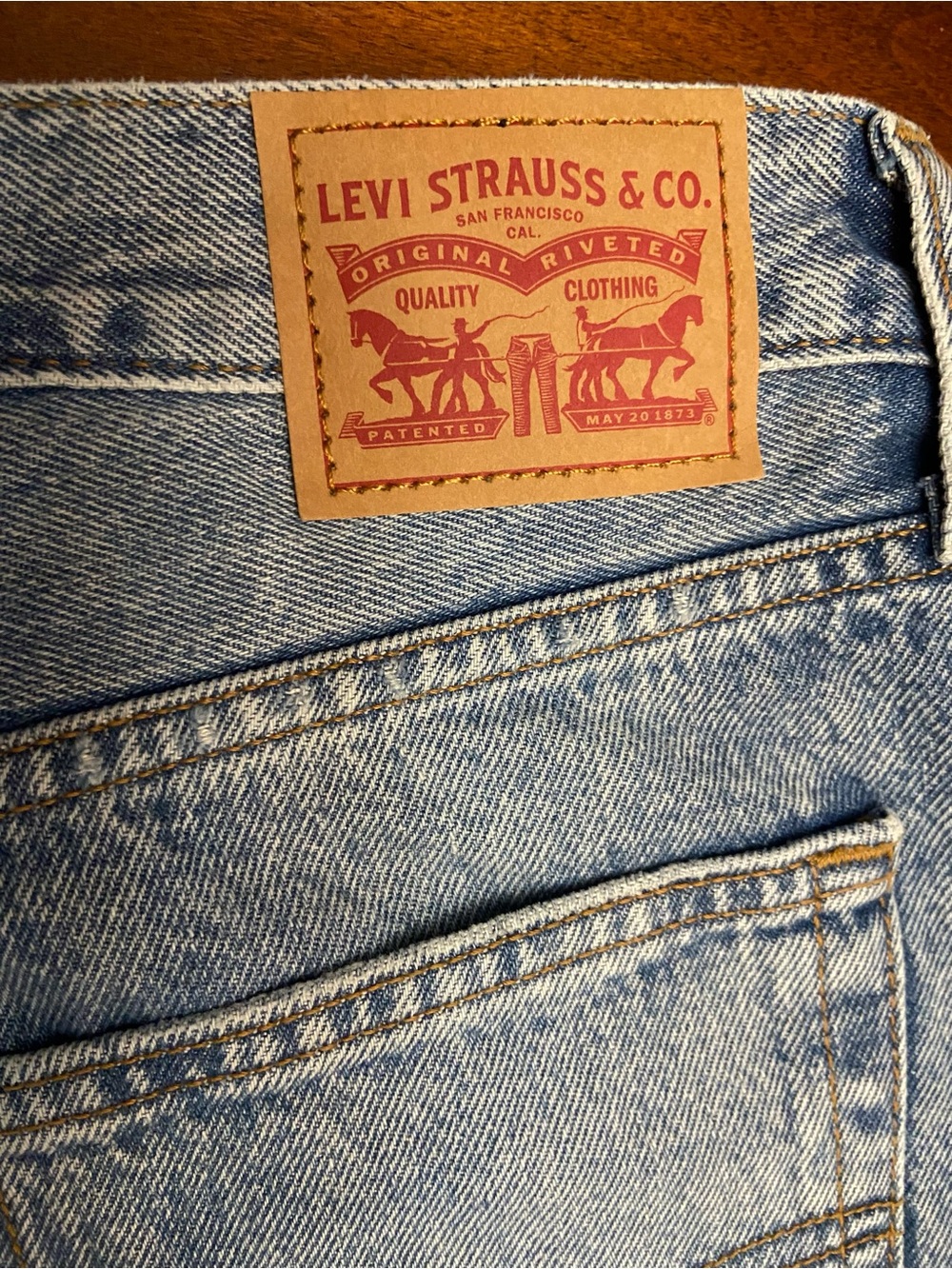 Levi's '94 ripped baggy jeans in a light blue denim wash. Size 29 - Picture 3 of 14